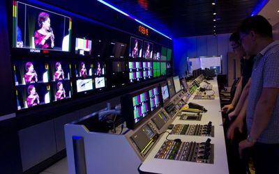 光影背后的匠心——探秘山海關區(qū)廣播電視臺節(jié)目制作全流程